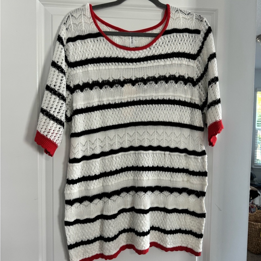 Black and White Boxy T-Shirt with Cuffed Sleeves